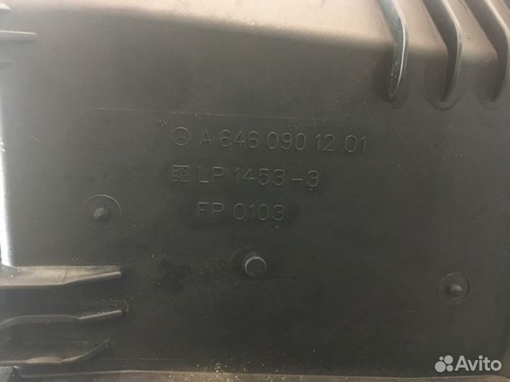 Корпус воздушного фильтра Mercedes C-Class W203