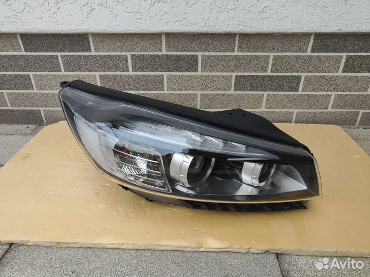 Фара правая Kia Sorento III Prime