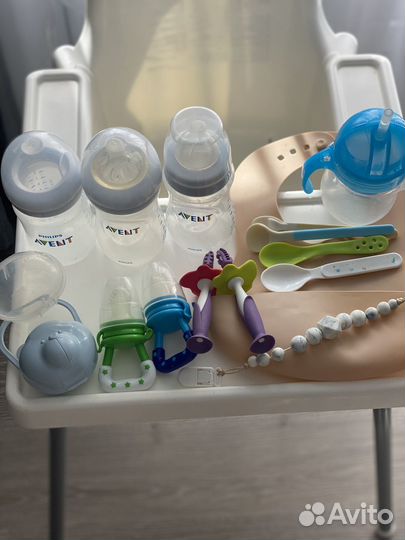 Бутылочки,поильник,ниблер,ложки,нагрудник