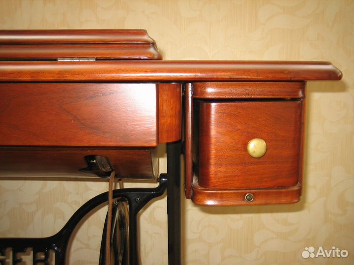 Старинная швейная машина Зингер отреставрирована