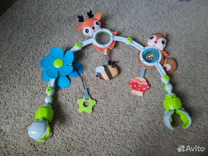 Дуга с игрушками