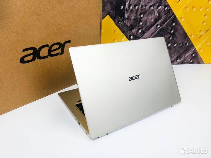 Ультрабук Acer SSD + IPS экран Full HD