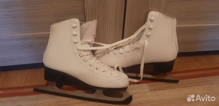 Коньки фигурные 37 размер