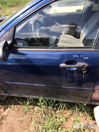 Передняя левая деврь ford focus 1