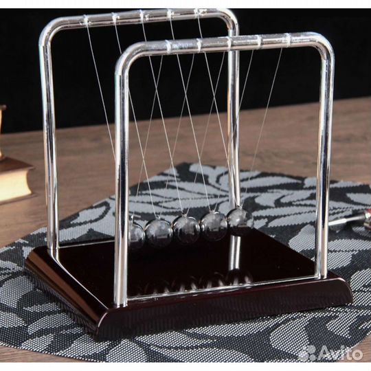 Маятник ньютона большой,темно-красный