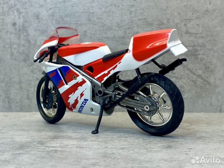 Коллекционная модель Honda NSR 250 1:18