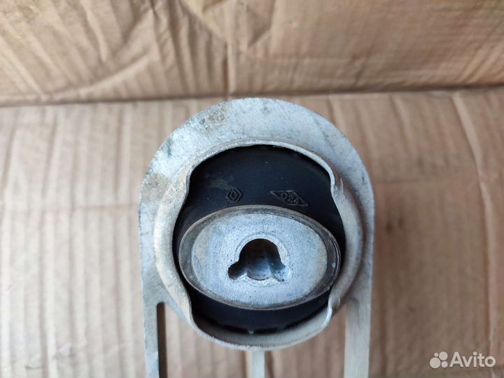 Подушка двигателя задняя Рено