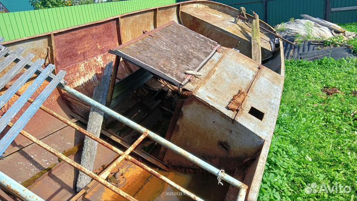 Лодка рыбацкая металическая