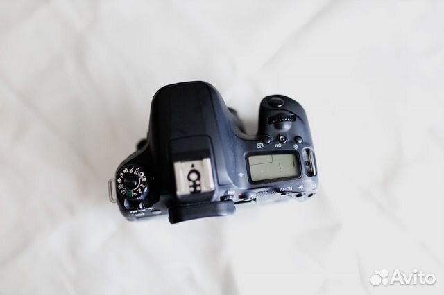 Зеркальный фотоаппарат Canon 77D объявление продам