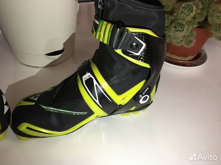 Продаю лыжные ботинки Fischer