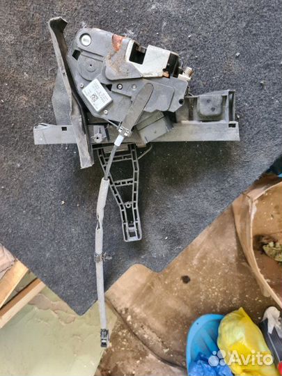 Замок боковой двери задний правый Ford Focus 3 1.6