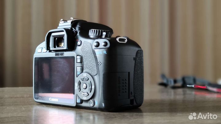 Зеркальный фотоаппарат Canon 550d