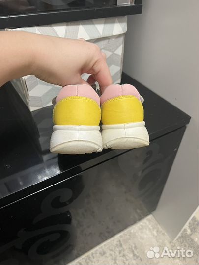 Кроссовки Юничел 25 размер на девочку