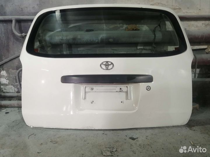 Toyota Probox задняя крышка багажника в сборе