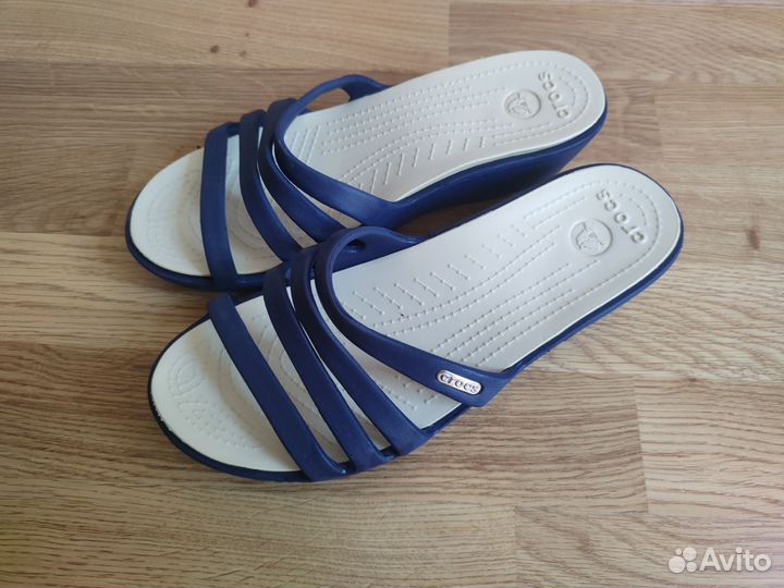 Женские шлепанцы Crocs