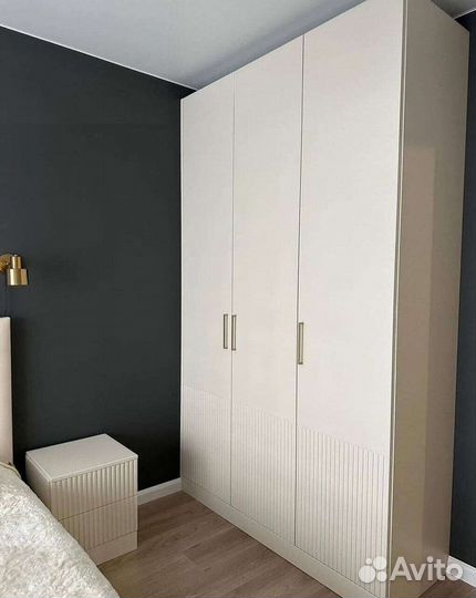 Шкаф с зеркалом