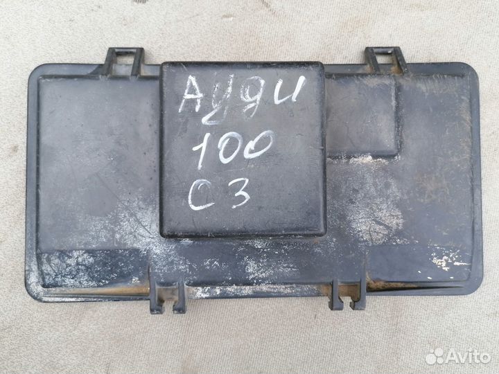 Крышка предохранителя Audi 80