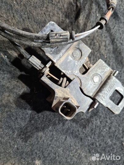 Замок капота Land Rover Discovery 2008