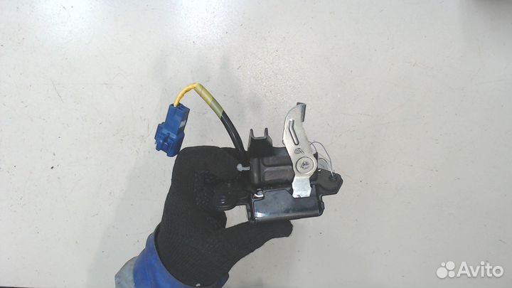 Замок багажника Toyota Yaris, 2008