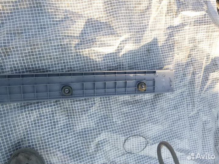 Накладка замка багажника Toyota Hilux Surf GRN215