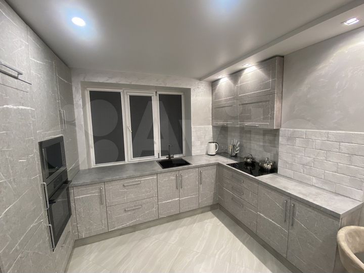 1-к. квартира, 42 м², 2/14 эт.