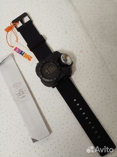 Часы водонепроницаемые с фанариком