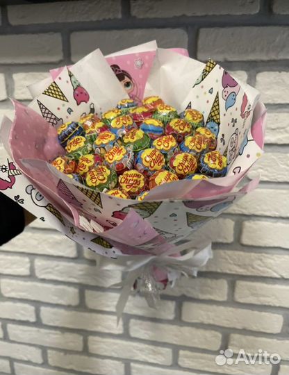 Букет из конфет шоколадок чупа-чупсов, орехов