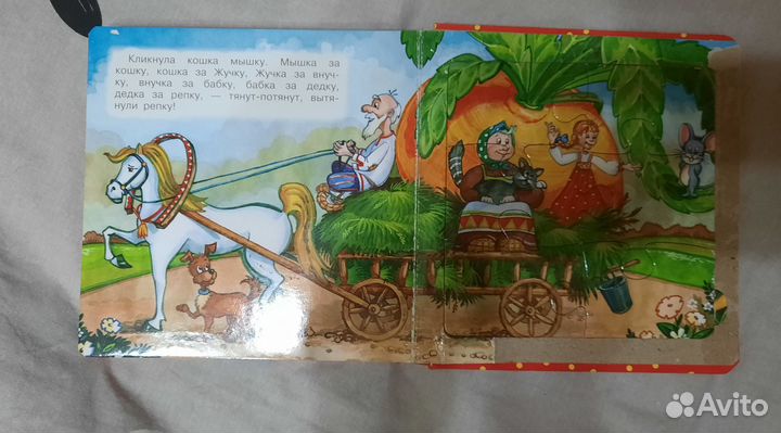 Развивающие игрушки и книги для малышей