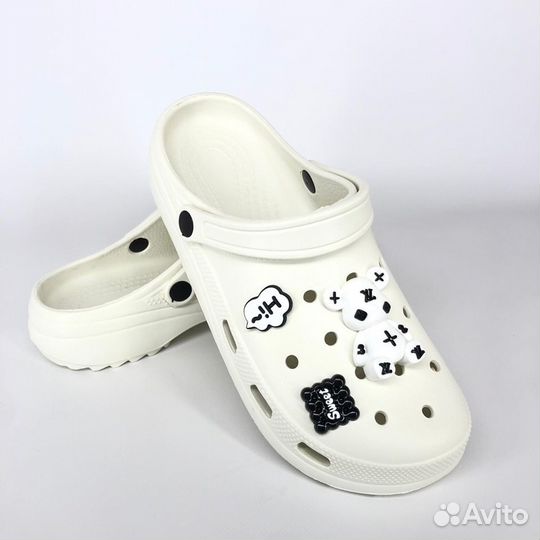 Crocs. Сабо женские с джибитсами