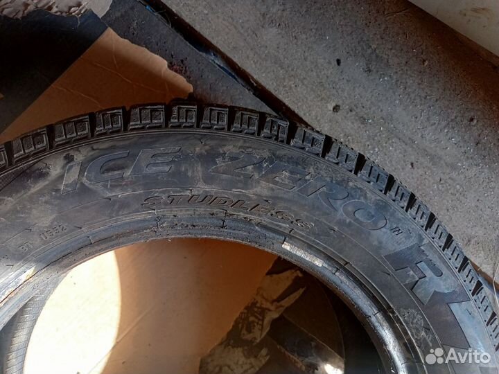 Pirelli Ice Zero FR 215/55 R16