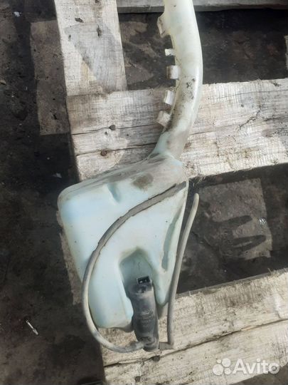 Бачек омывателя Ford Fiesta