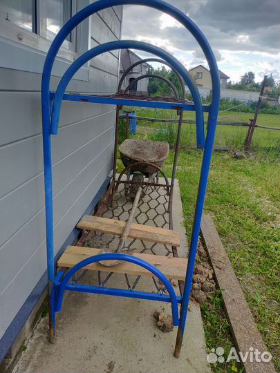 Двухъярусная кровать