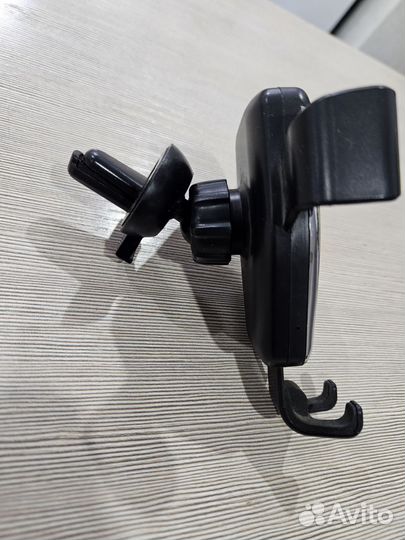 Держатель телефона с беспроводной зарядкой