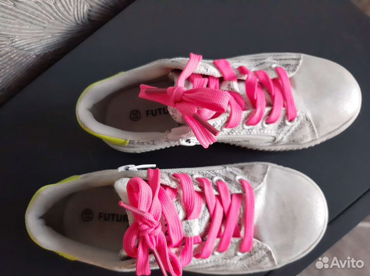 Кроссовки для девочки