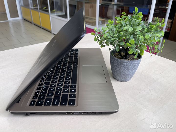 Ноутбук Asus/Pentium Silver/MX100/SSD
