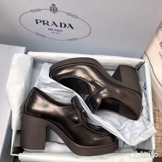 Лоферы Prada на каблуке