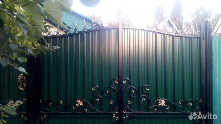 Кованые распашные ворота