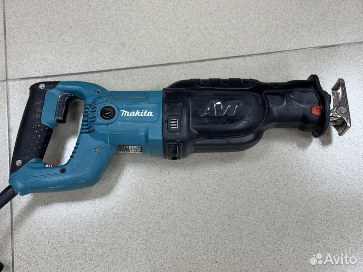 Сабельная пила Makita JR 3070 CT