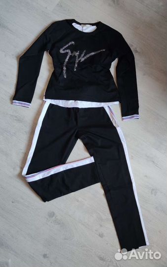 Спортивный костюм женский