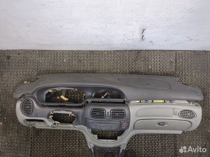 Панель передняя салона Renault Scenic, 2001