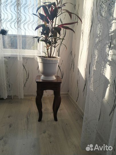 Подставка для цветов напольная