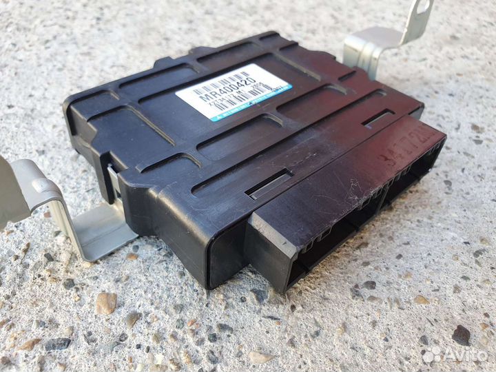 Блок управления ABS для Mitsubishi Pajero 3