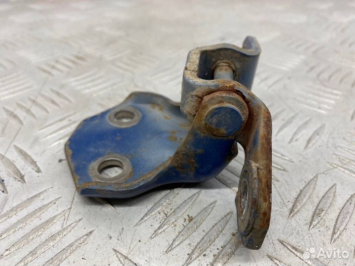 Б/У петля двери передний левый Mazda Demio DW5W B5