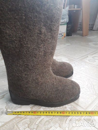 Шапки рабочие, утепленные, валенки новые