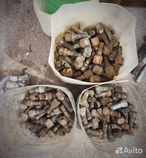 Болты колёсные