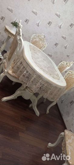 Столы и стулья