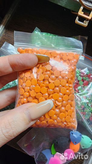 Бусины и стразы пакетом