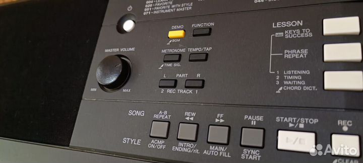 Продаю синтезатор Yamaha PSR E343