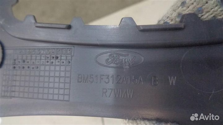 Обшивка багажника левая Ford Focus 3 2011-2018