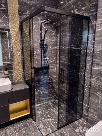 Тонированная стеклянная перегородка в ванную